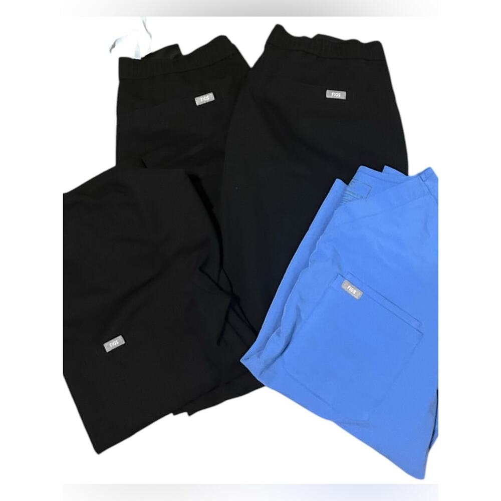 Figs | Scrub Lot (5) 3 Tops & 2 pairs of black joggers Size Medium